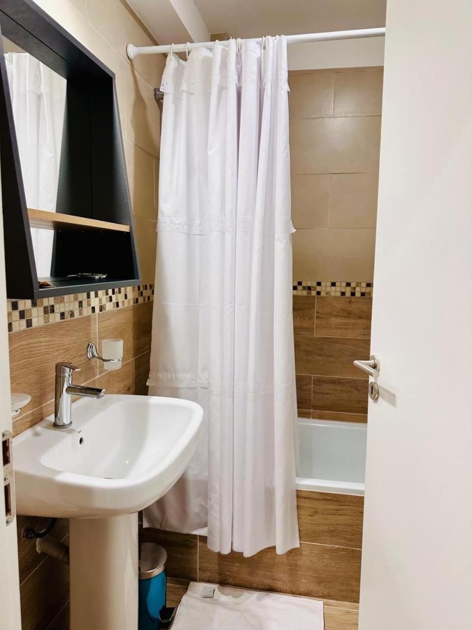 Aunaisin - Apartamentos 9 De Julio 52 Ushuaia Eksteriør bilde